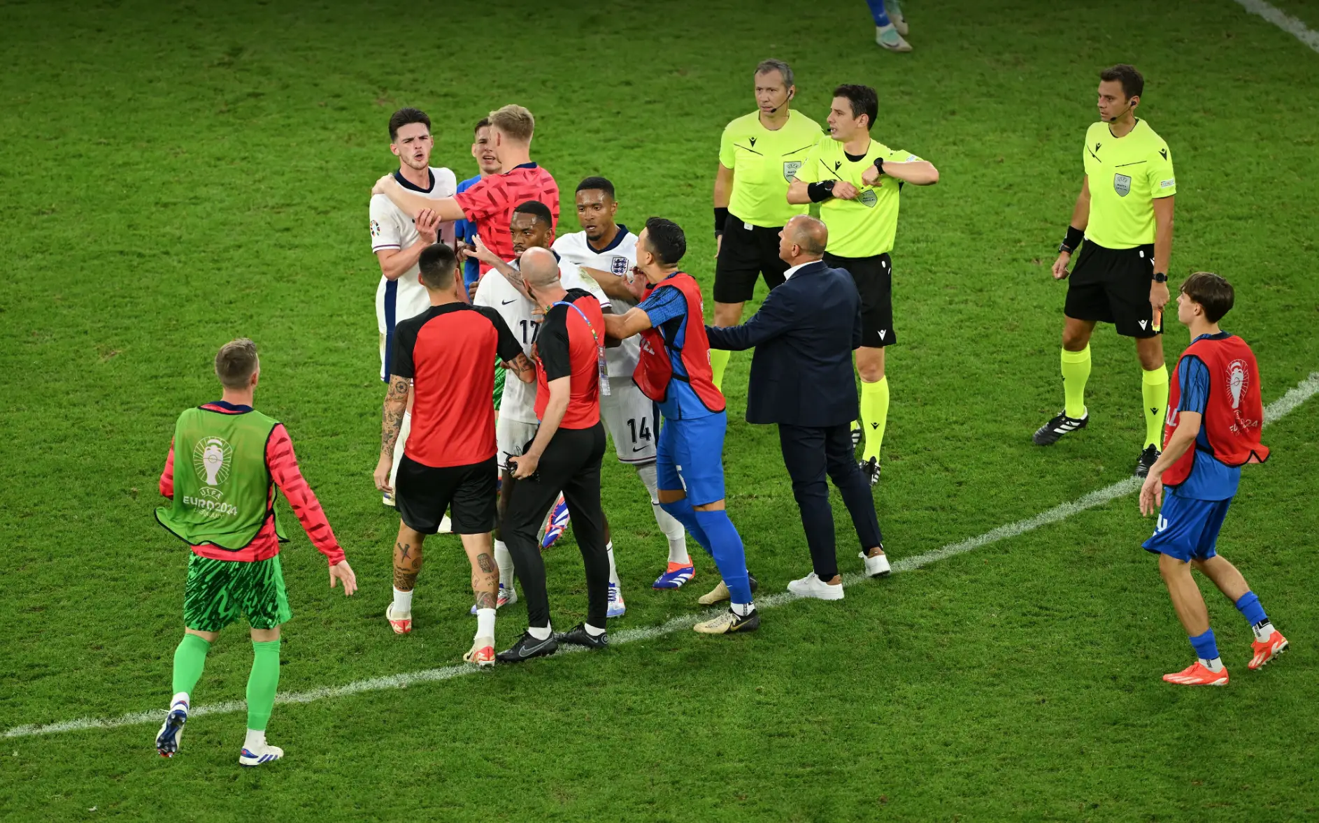 An expert lipreader has since revealed what he believes Rice said to Calzona (Shaun Botterill/Getty Images)