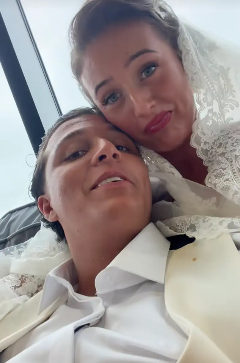 The 16-year-old and 19-year-old tied the knot on Saturday. (parisvenezuela/TikTok)