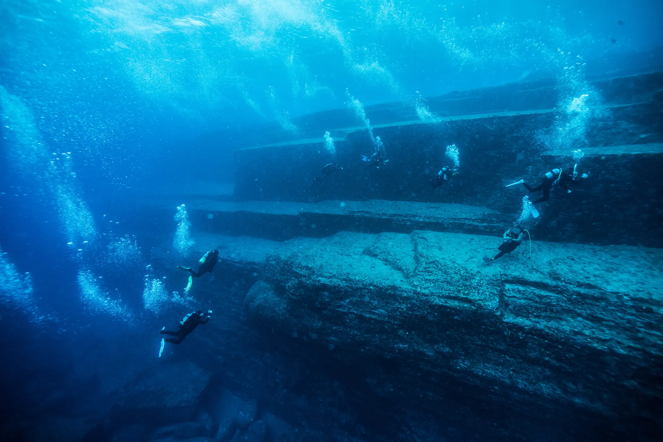 Divers exploring the Yonaguni Monument (Getty Stock Images)