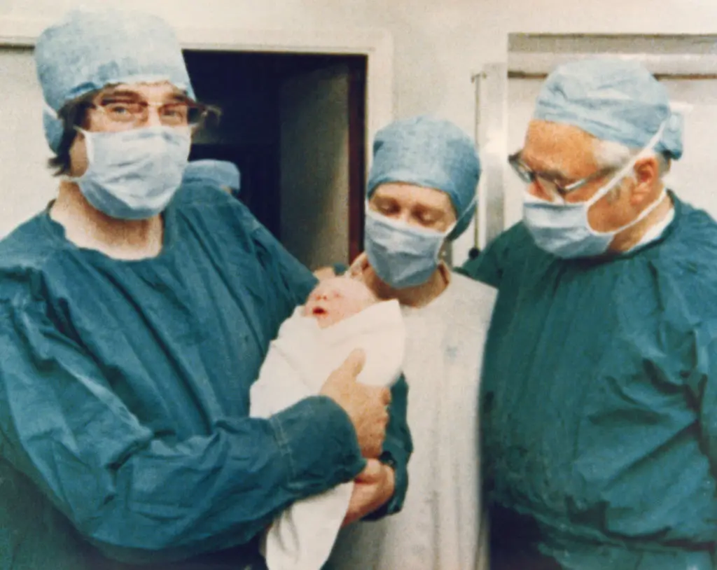 Robert Edwards, Jean Purdy and Patrick Steptoe holding Louise after she was born, a moment which is recreated in Joy (Keystone/Getty Images)