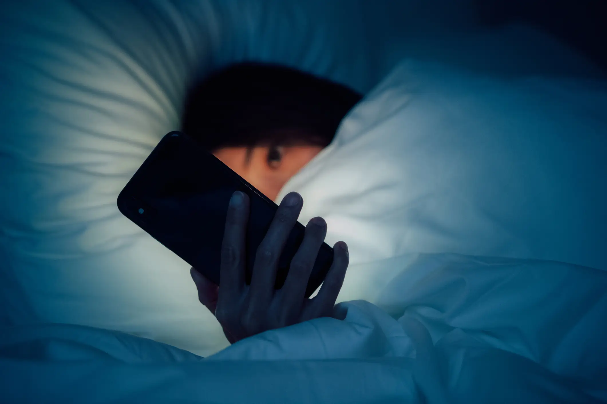 You should aim to turn screens off 30 to 60 minutes before bed (Getty Stock Image)