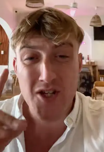 Stay away from 'carrier bags' lads. (TikTok/@tombirchy)