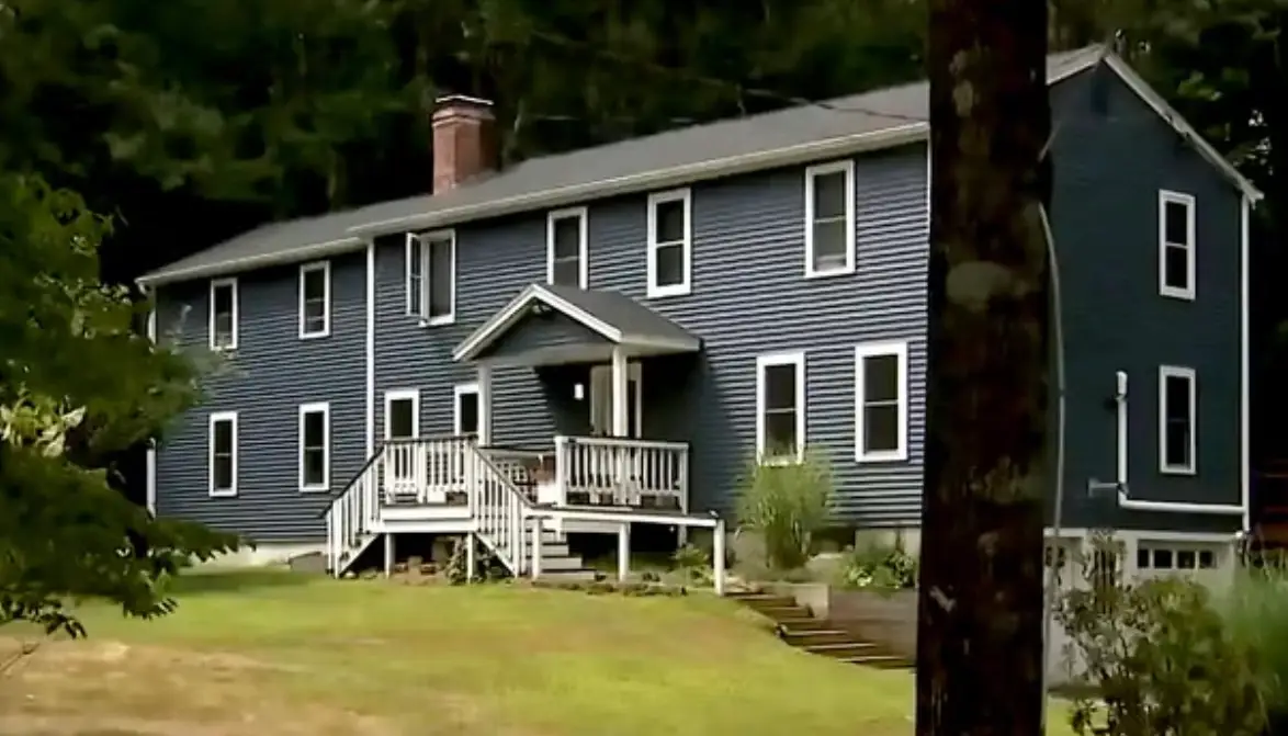 Residents said they 'didn't see' the tragedy coming despite the dad's health struggles (CBS News)