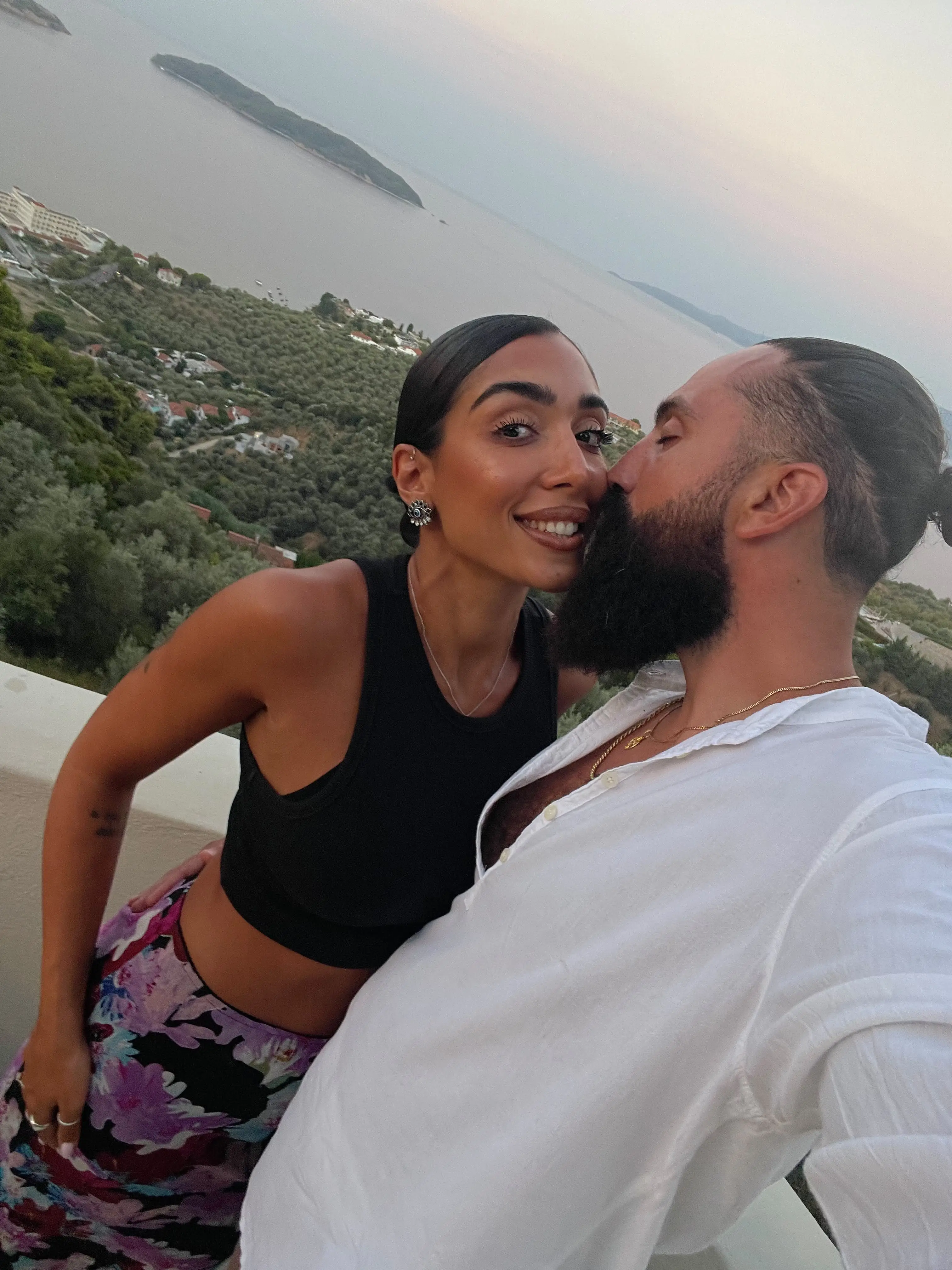 Oliver was able to tie the knot to Saina (Oliver Famili)