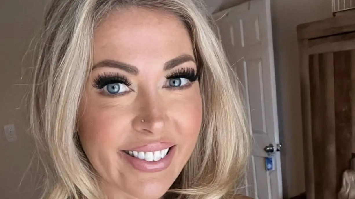 instagram/hollyhotwifejones