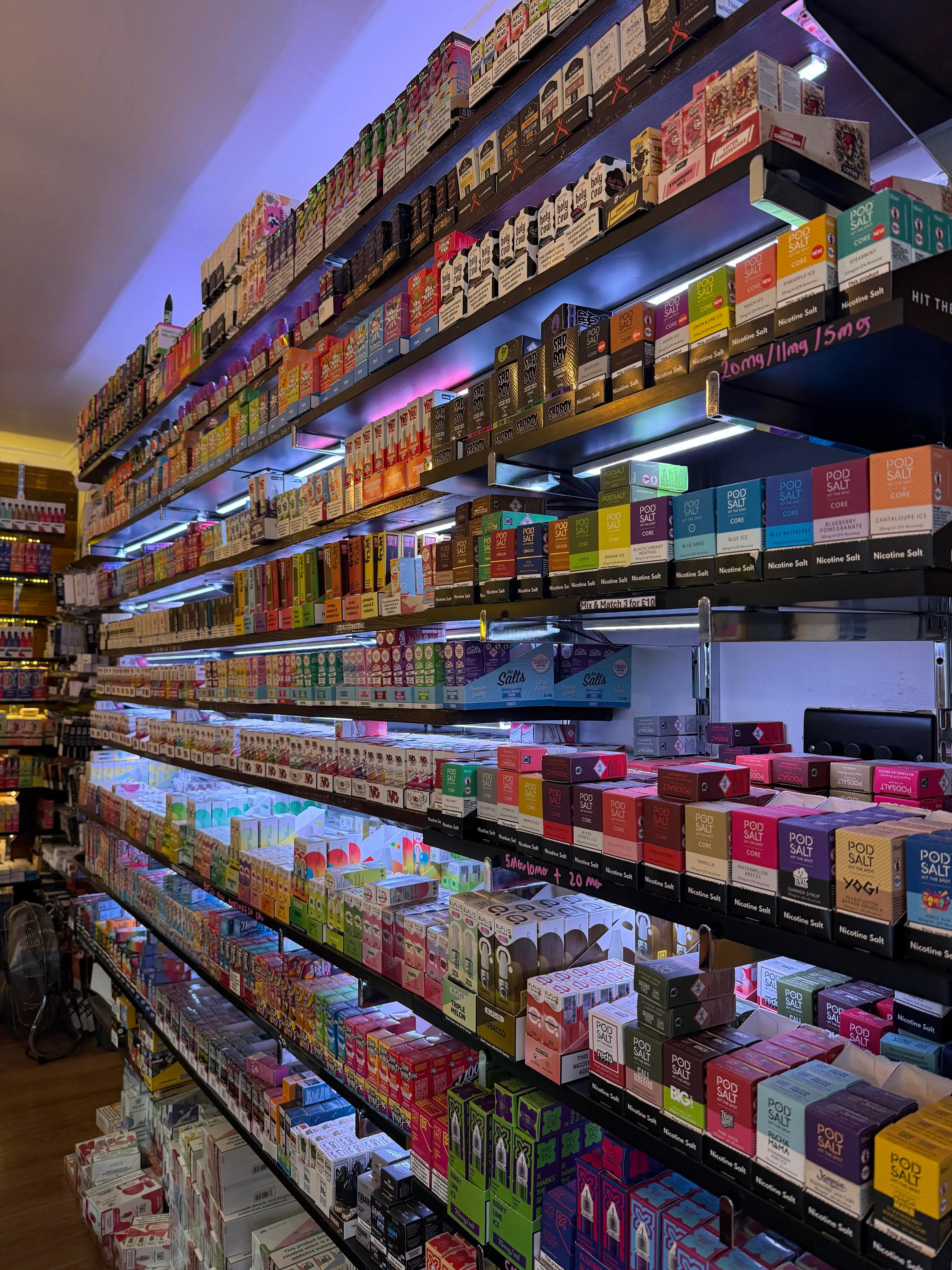 Zeb said the vapes he has sold have helped his customers get off smoking, and eventually vaping, for good (LADbible)