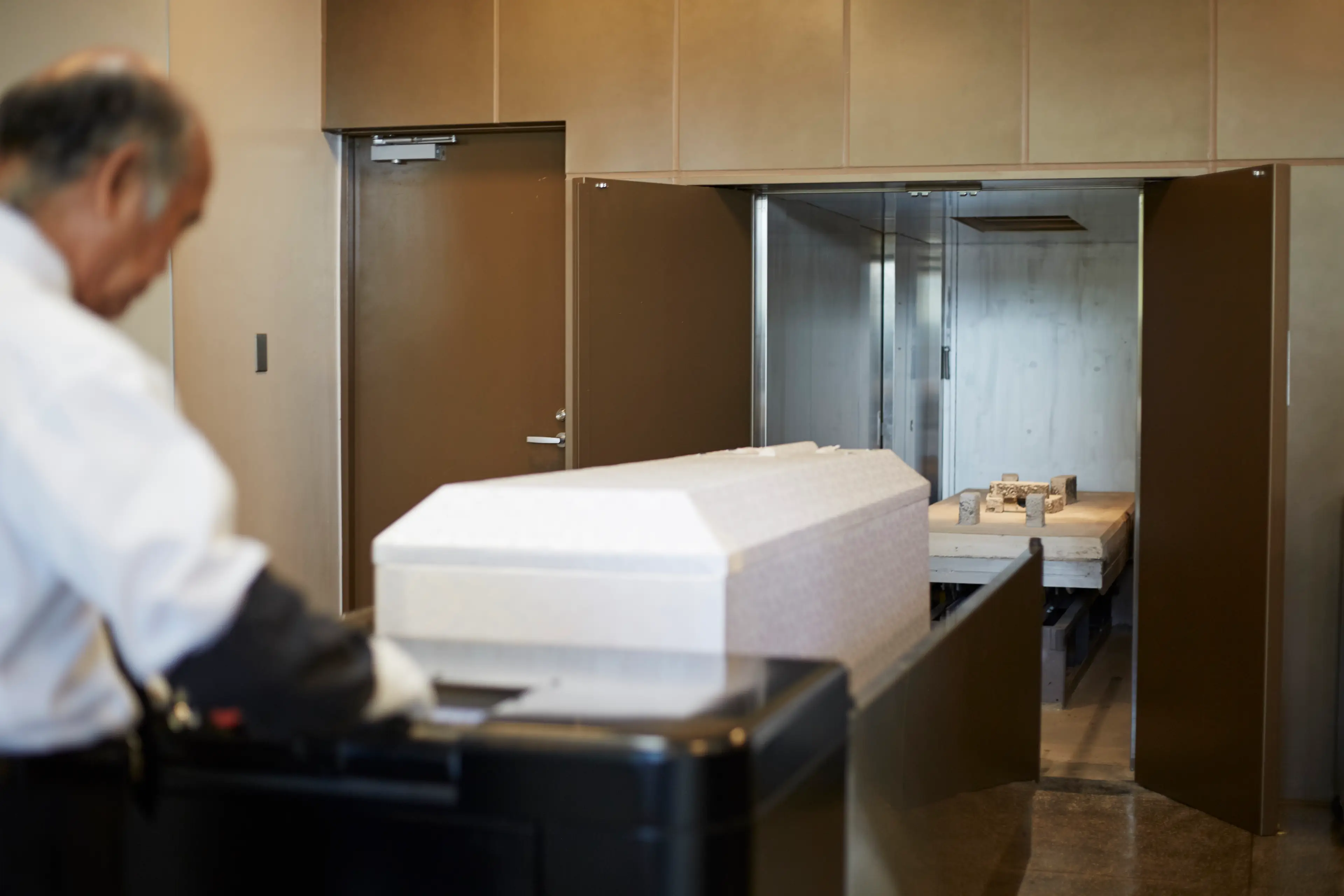 What really happens in a crematorium? (Getty Stock)