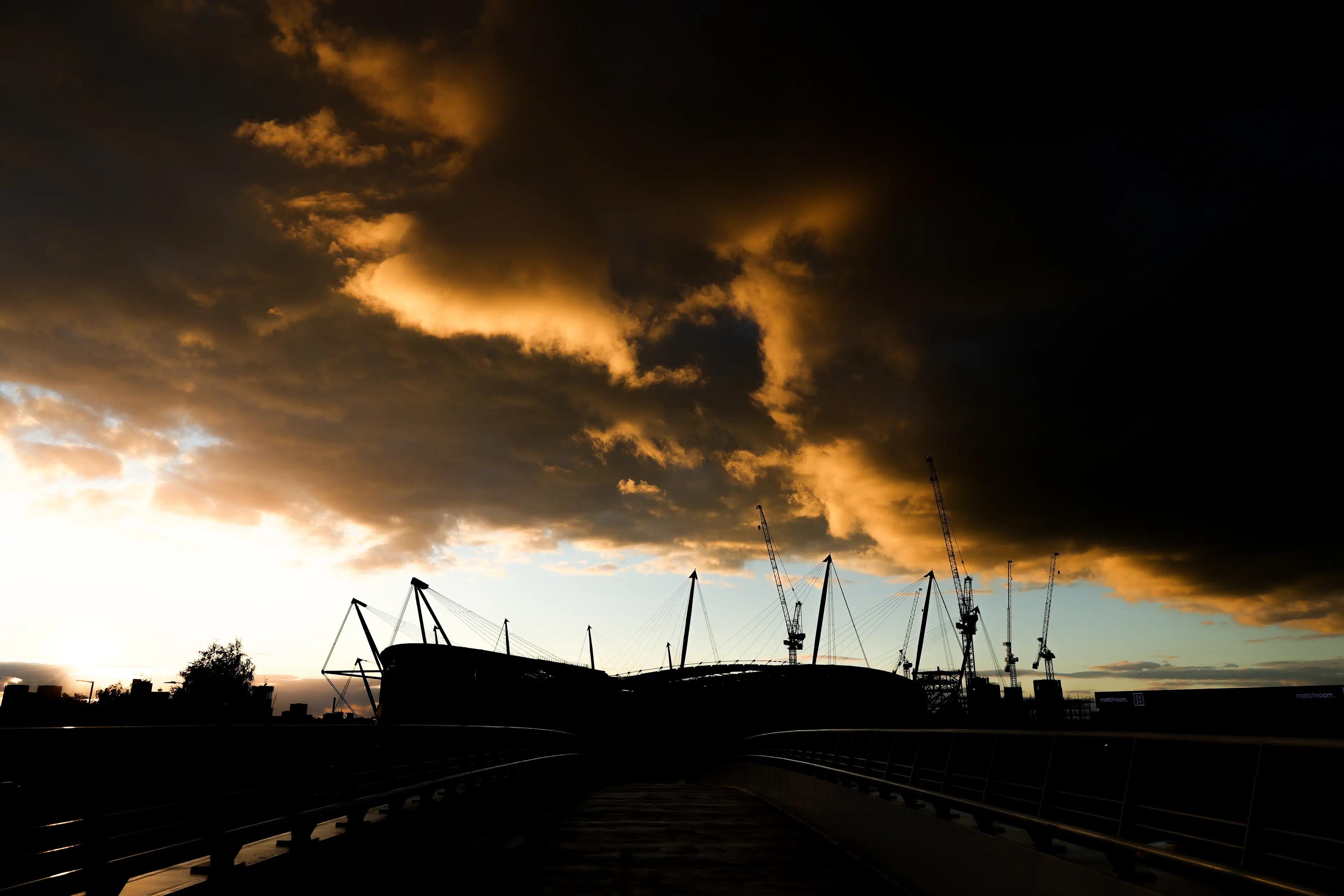 You'll need to be in a spot without sunshine and clouds for the best chance. (James Gill - Danehouse/Getty Images)
