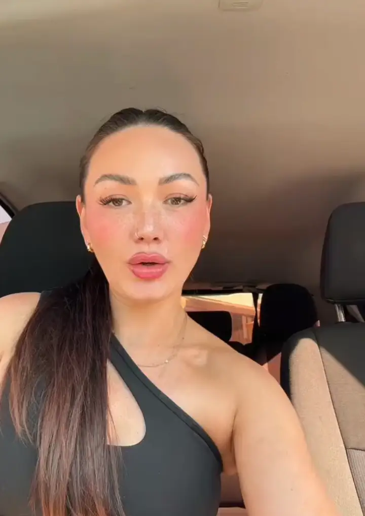 Do you think men should pay on the first date? (TikTok/pearlbotts)