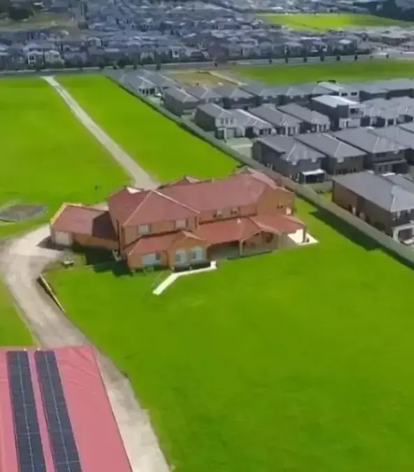 Neighbours are happy with the no sale (7News)