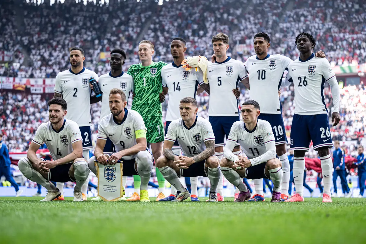 How England lined up against Holland. (Marvin Ibo Guengoer - GES Sportfoto/Getty Images)