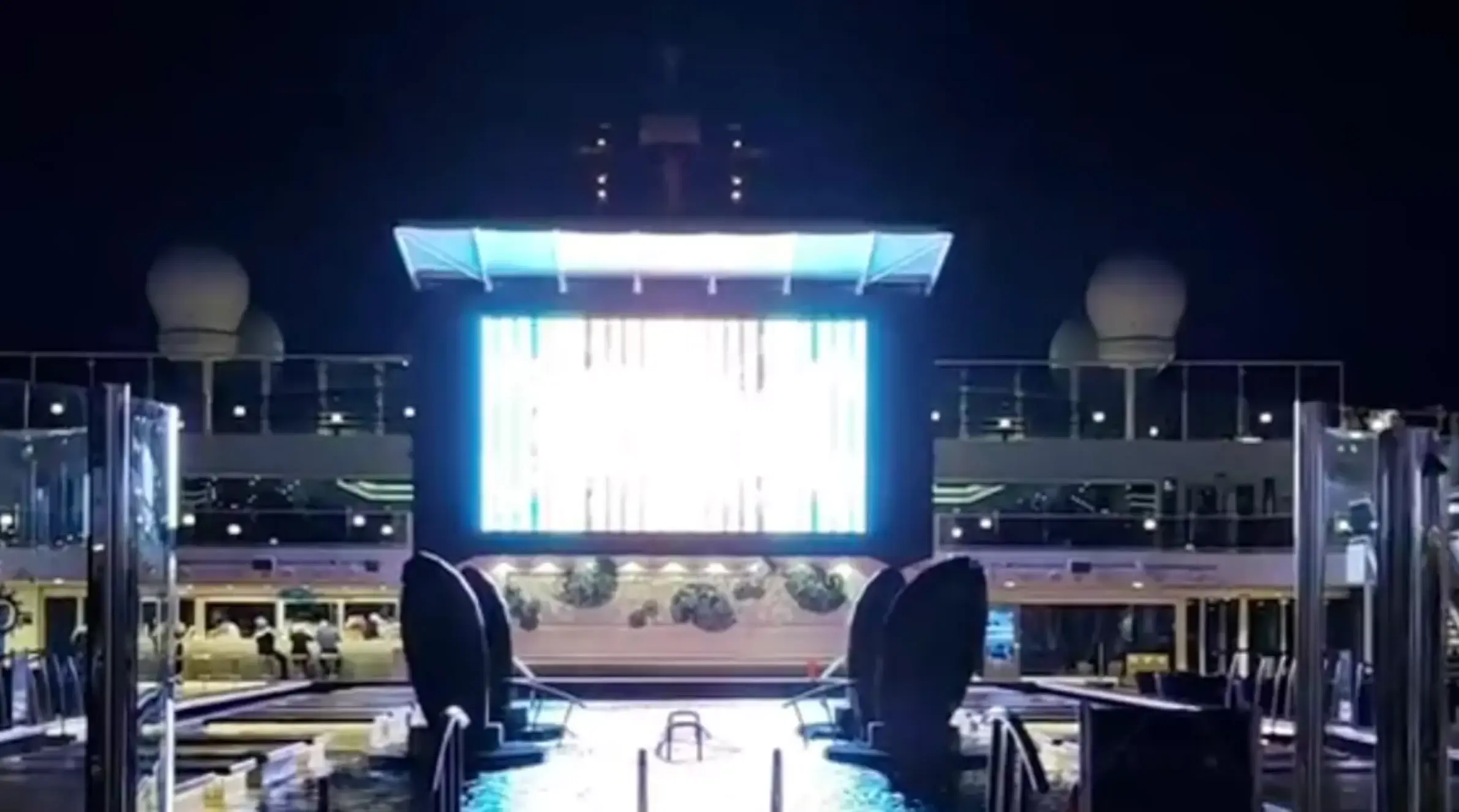 Night time on a cruise ship looks quite haunting (TikTok/@chasingthedream.hj)