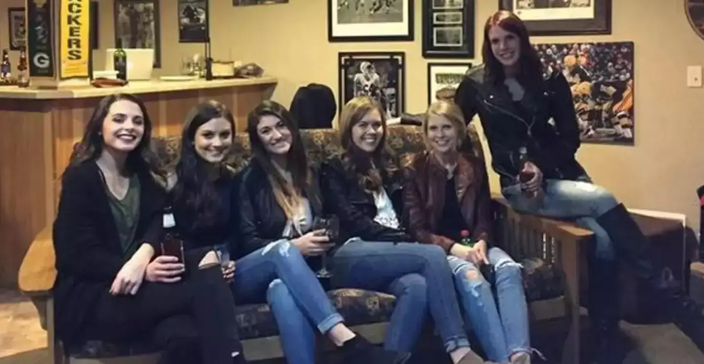 Where are those missing legs? (Reddit)