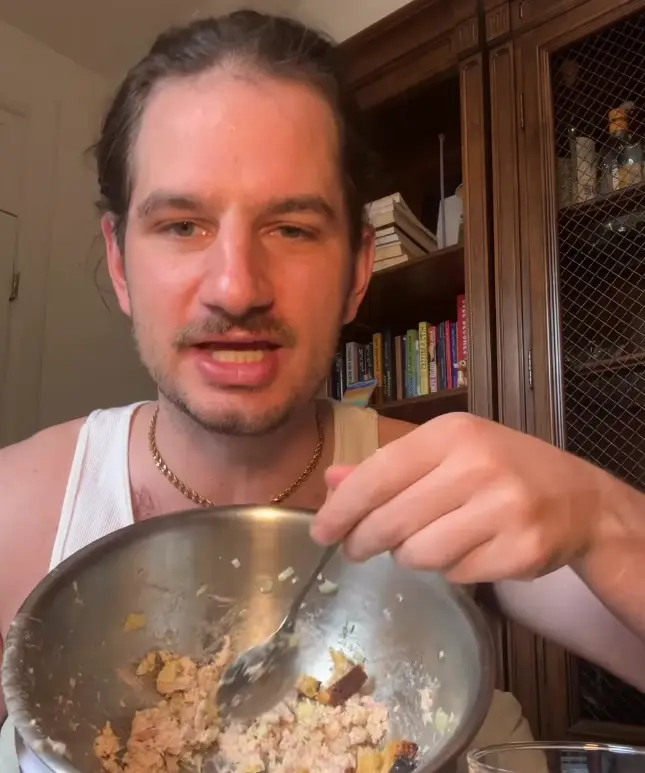 Peter eats between 600 and 800 calories a day, but he is drinking a lot (Instagram/@boozebagfitness)