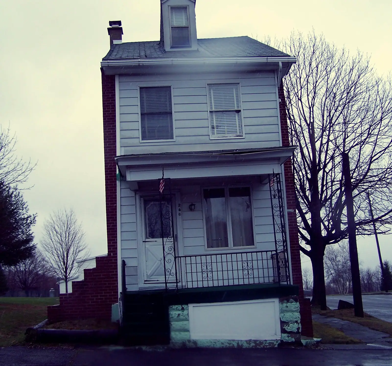 A handful of people stayed in the town ( Flickr/jesiehart)