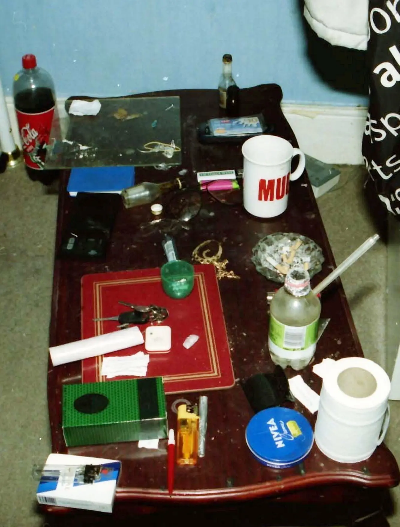 Photos from inside Agar's dingy flat (SWNS)