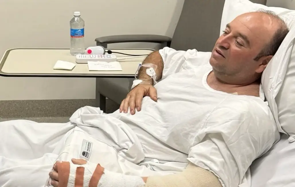 Ahmed al Ahmed is recovering in hospital after bravely confronting one of the gunmen (X/@ChrisMinnsMP)