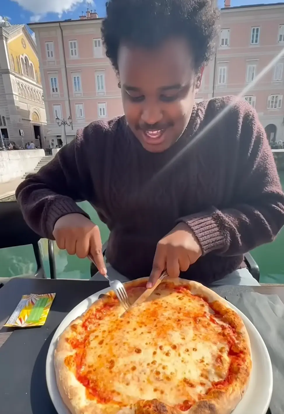 The face of a winner. (YouTube/MuscabSalad)