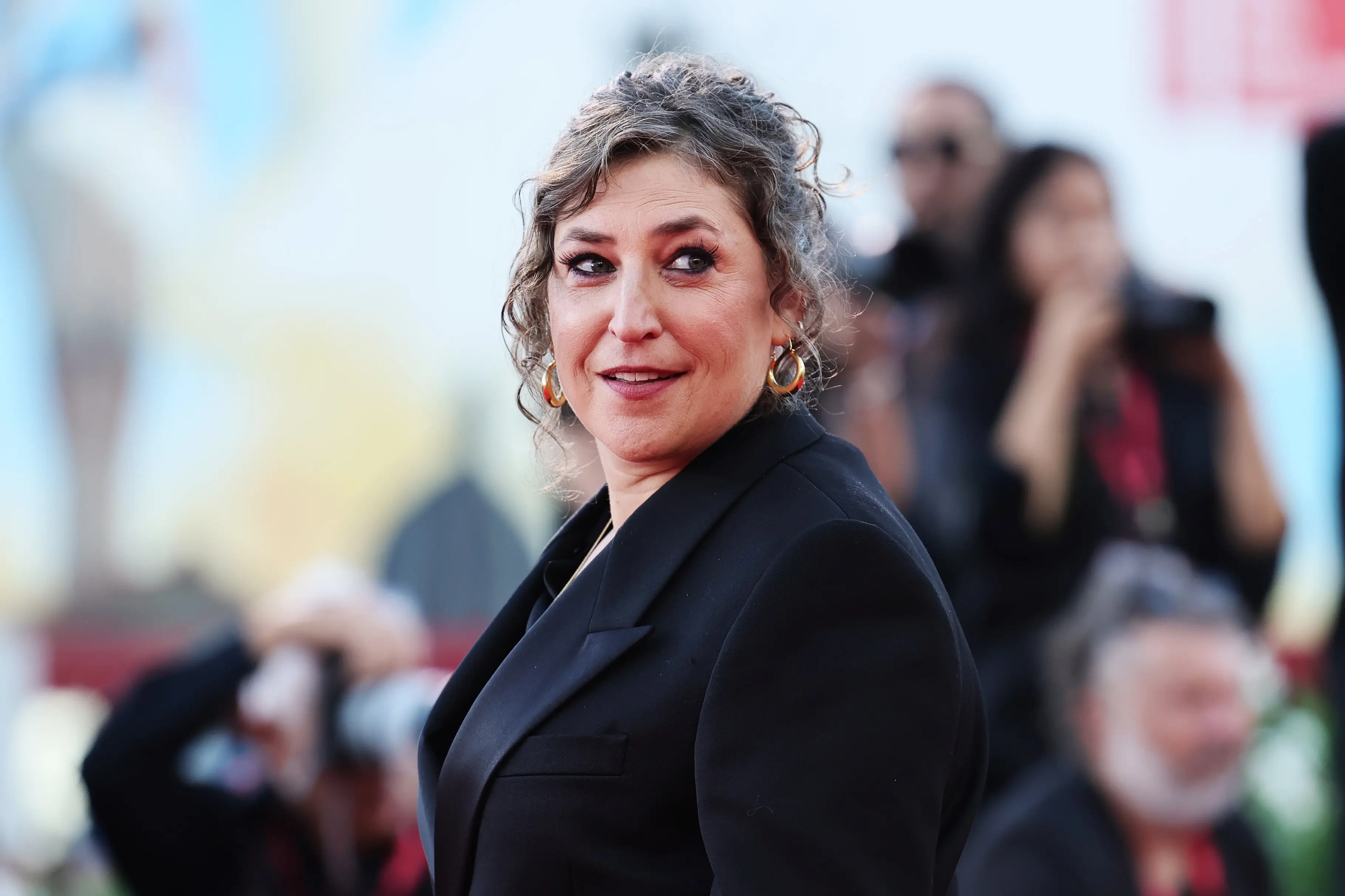 Mayim Bialik opened up her 'nightmare' experience with the weight loss drug (Black suit Theo Wargo/Getty Images)
