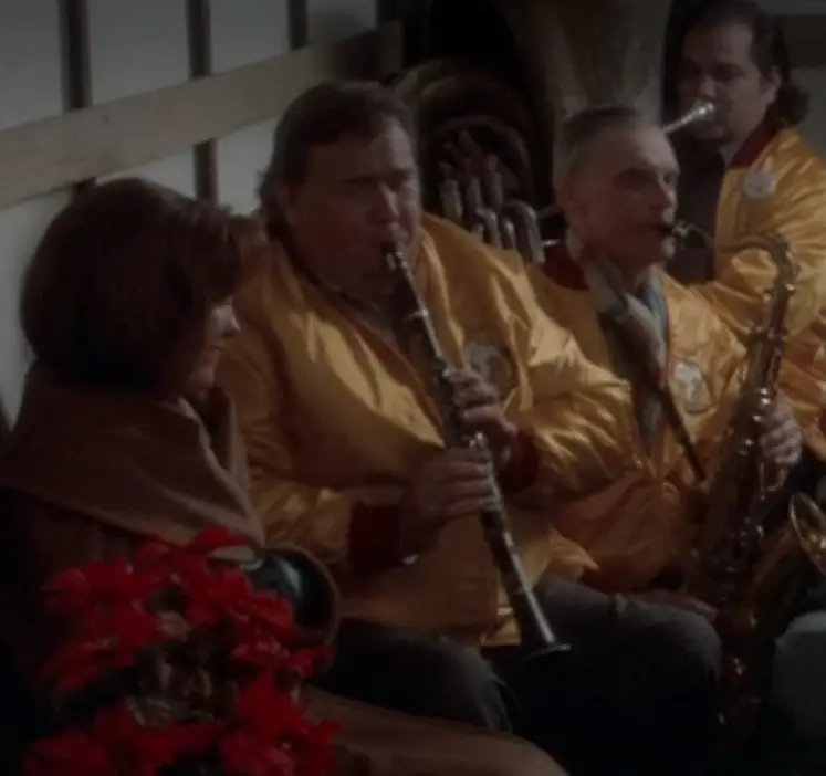 The travelling polka band helping Kevin's mum out (20th Century Fox)