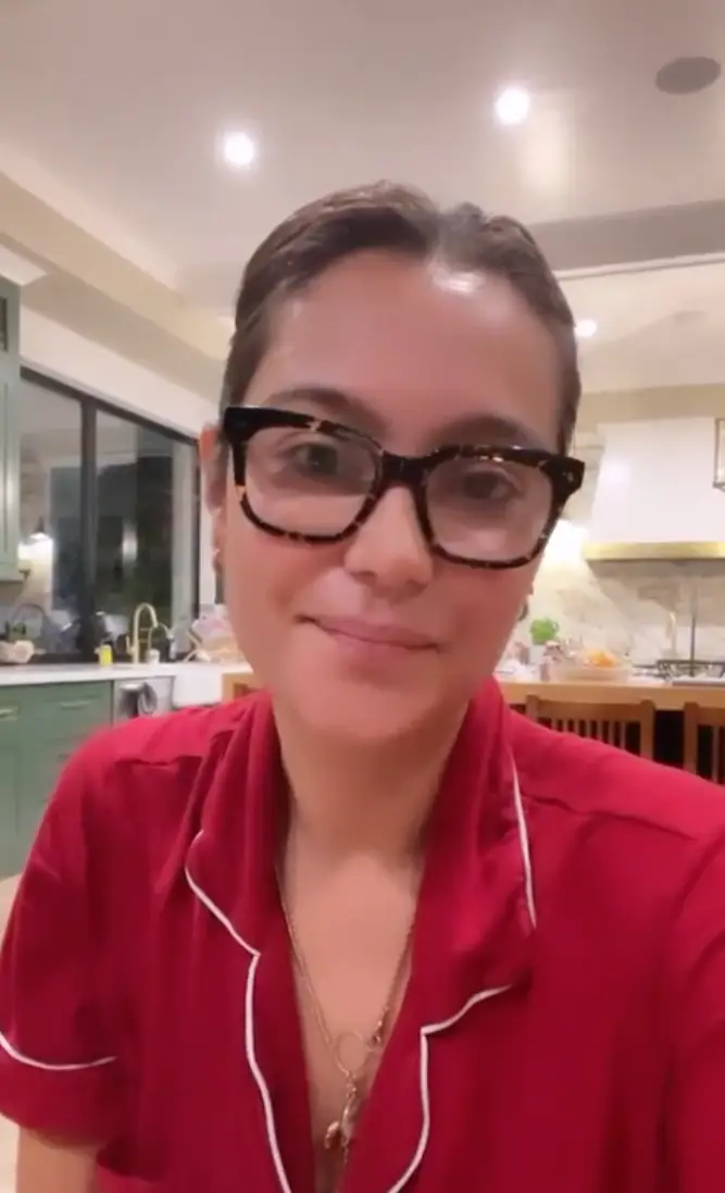 Emma Heming Willis asked the paparazzi to stop shouting at her husband.