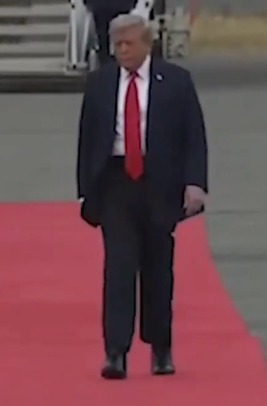 Trump's 'zig zag walk' got people talking online (X)