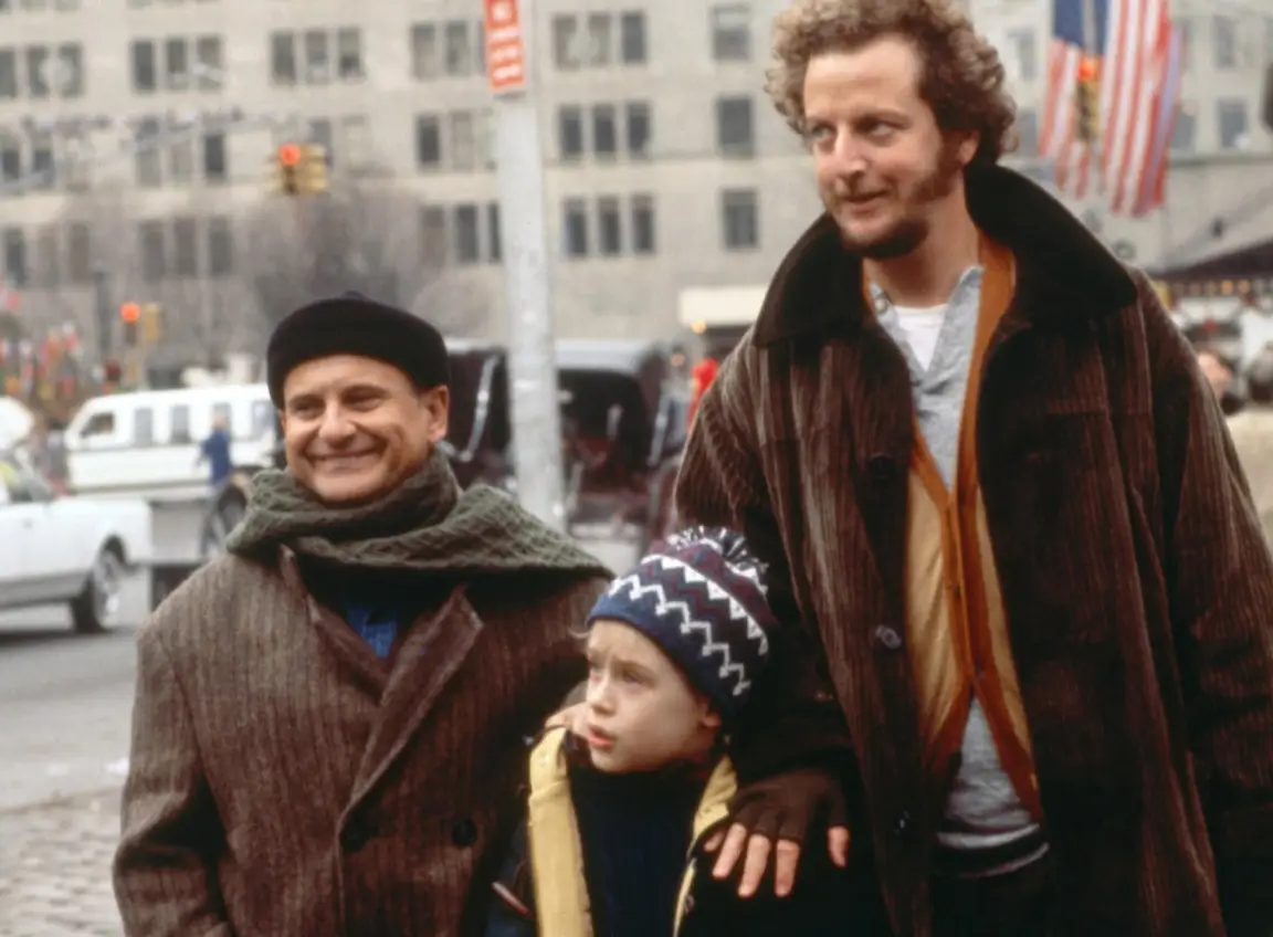The Wet Bandits with Kevin in Home Alone 2 (20th Century Fox)