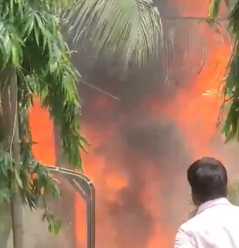 The training plane struck a school in Bangladesh, at least 19 people have been confirmed dead (X)