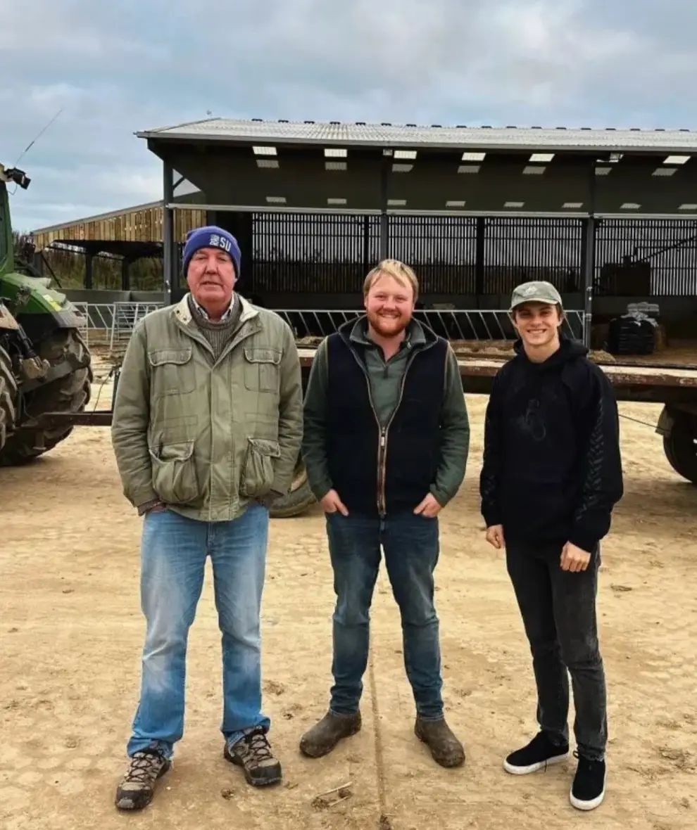 Oscar Piastri down at Diddly Squat Farm with Jeremy Clarkson and Kaleb Cooper (Instagram / jeremyclarkson1)
