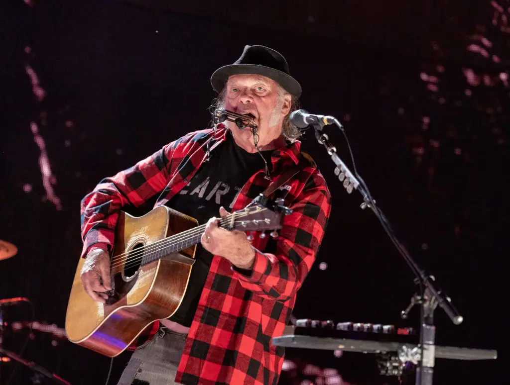 Neil Young will headline Glastonbury (Gary Miller/Getty Images)