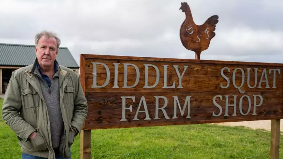 Produce from Diddly Squat and local farms is served at the pub (Prime Video)
