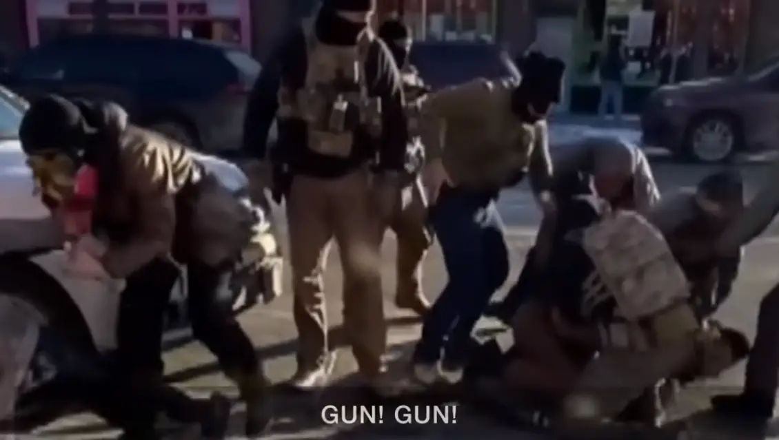 The agent who appeared to disarm Pretti did not communicate this to the others (NBC News)