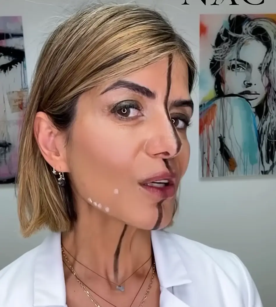 The doctor revealed that half of her face was difficult to move (YouTube/DrBitaFarrell)