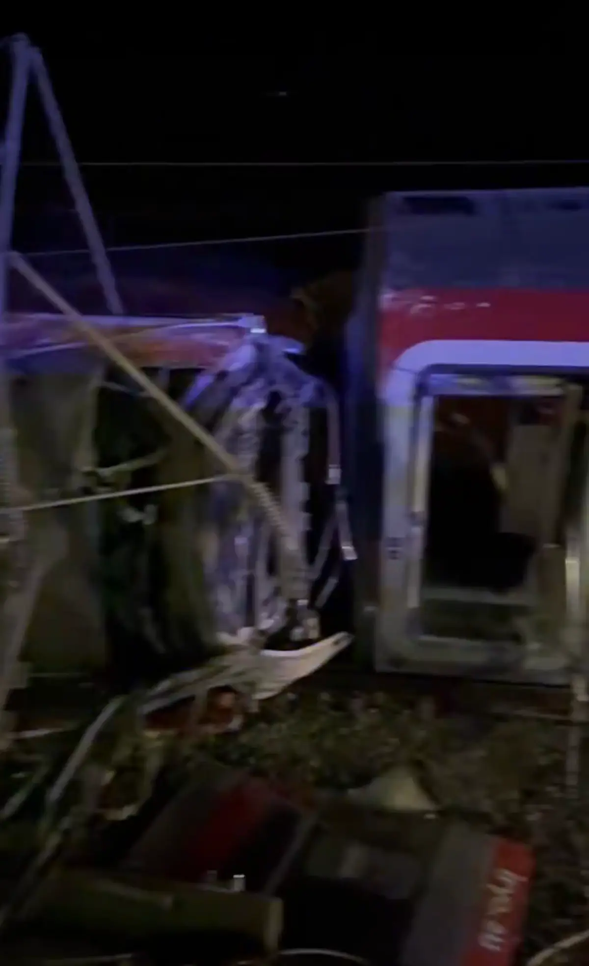 The accident claimed the lives of at least 39 onboard (X/Eleanorinthesky)