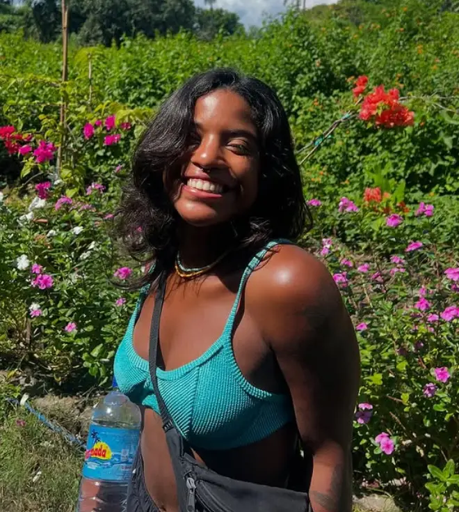 She fell while hiking and has been trapped in the crater of an active volcano since then (Instagram/@ajulianamarins) 