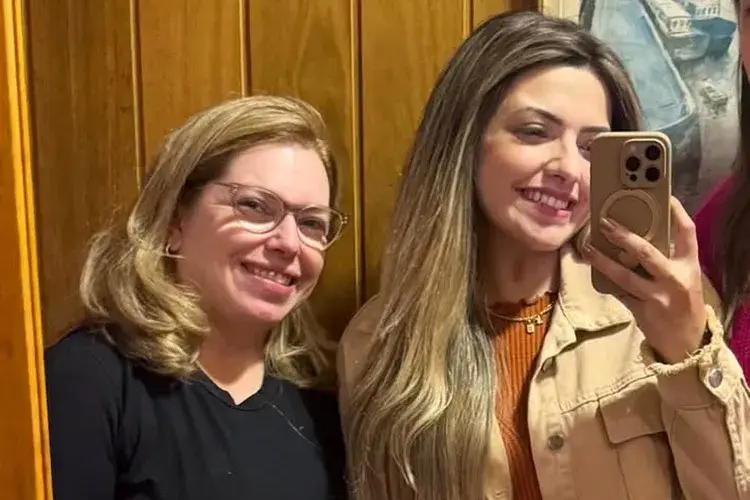 Cibele Marchis, 28, and Maria Elisabete Nogueira, 56, both had cancer (Instagram/Cibele Marchis)