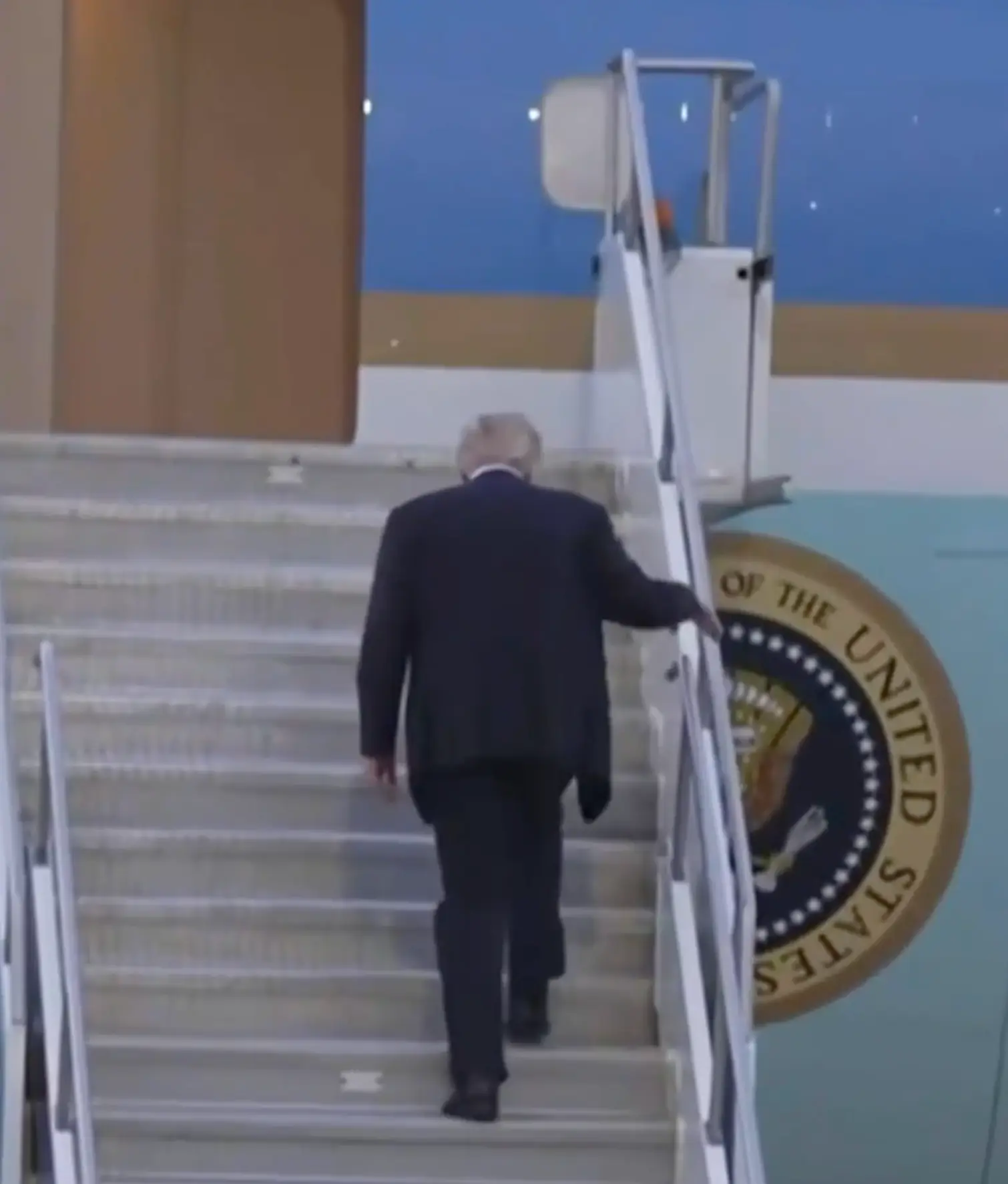 Trump was seen boarding the plane initially (X)