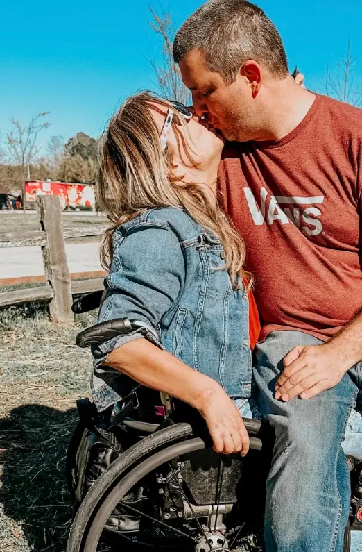 Rachelle and Chris renewed their vows on their 10-year wedding anniversary (Instagram/@rachelles_wheels)