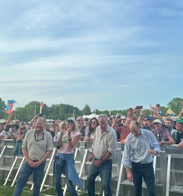 Clarkson seen enjoying some tunes at the event (Instagram/@farmfest_uk)