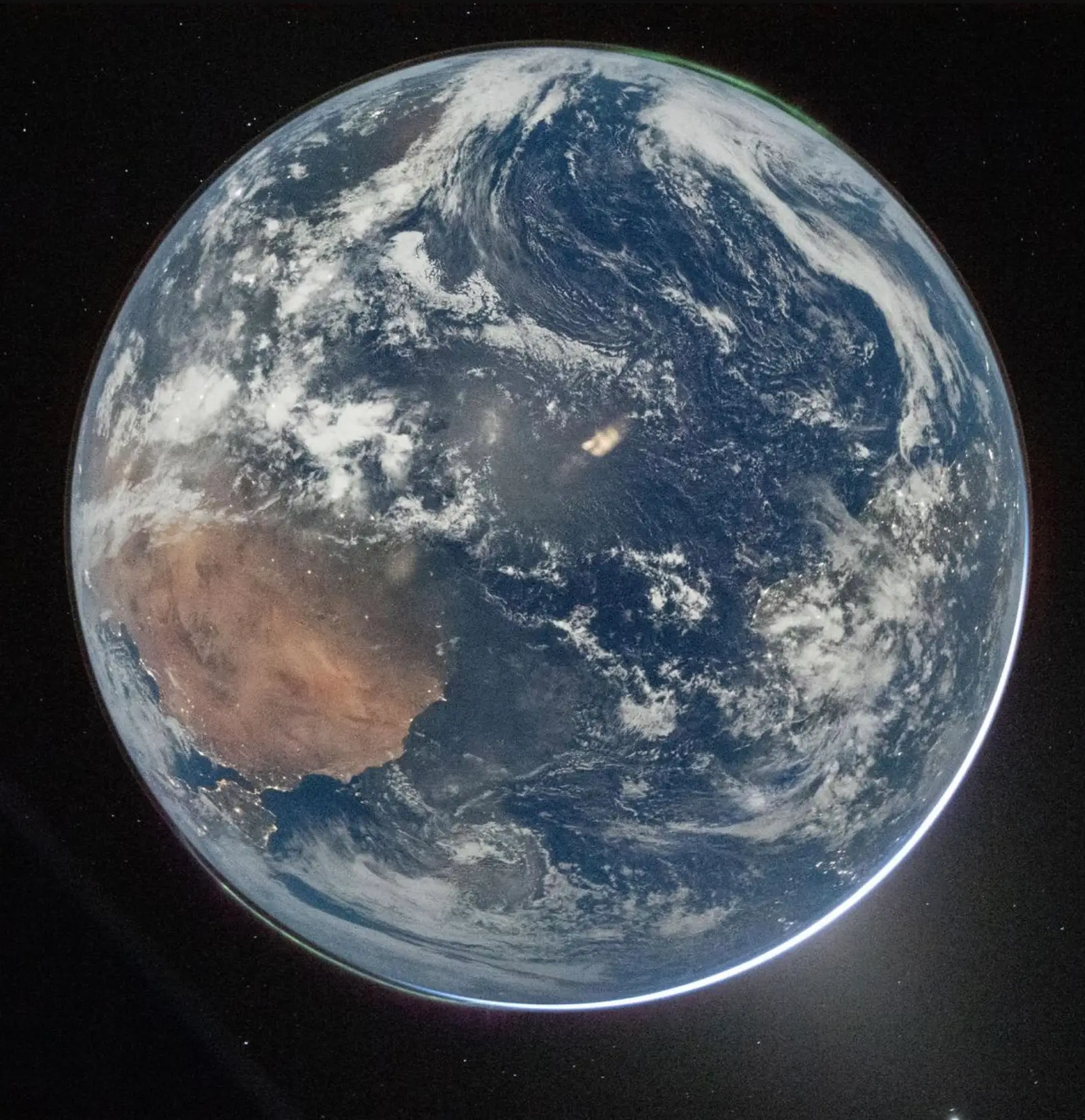 The Artemis II crew have taken similar 'spectacular' photos of the Earth (NASA)