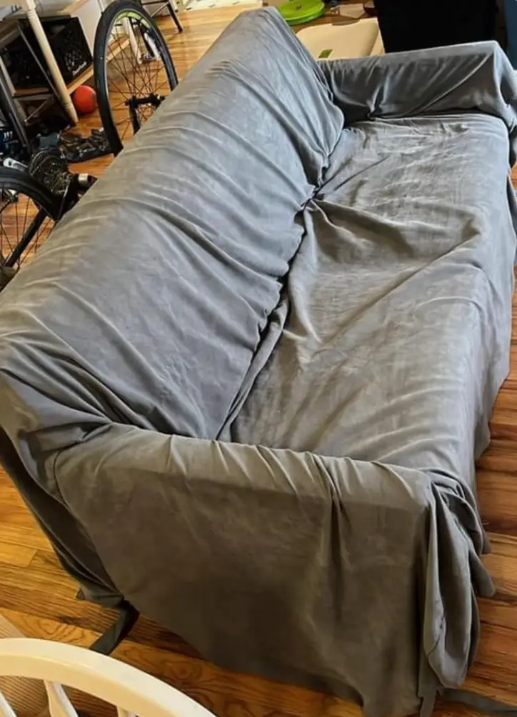 He was offering up his sofa for free. (X/juicewag)