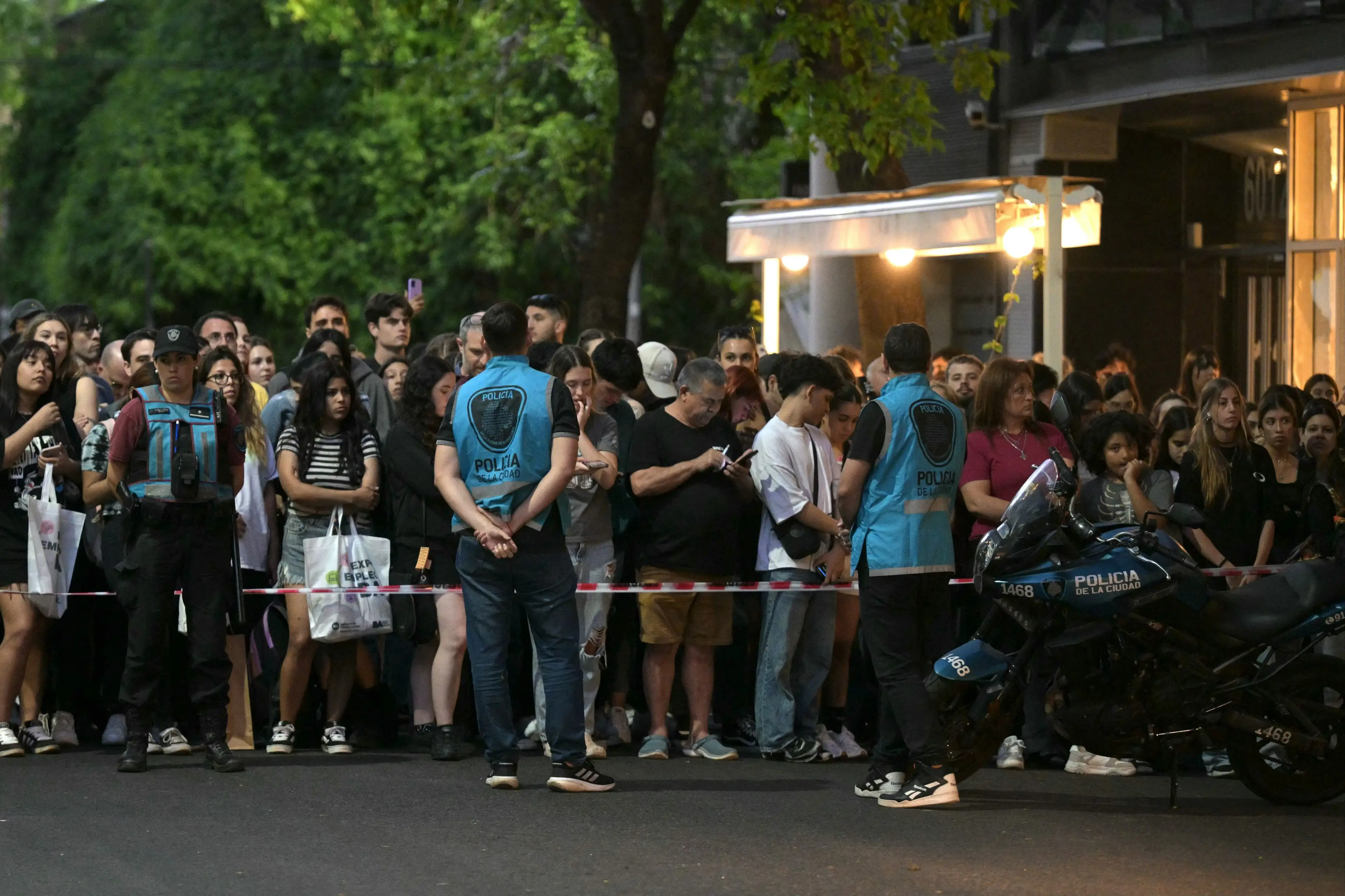 Fans gathered outside the hotel (UAN MABROMATA/AFP via Getty Images)