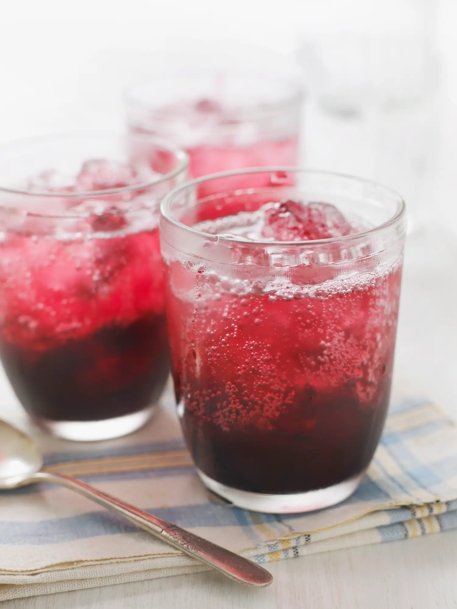 Sugary and artificially sweetened drinks can increase your risk of heart attacks. (Getty Stock Images)