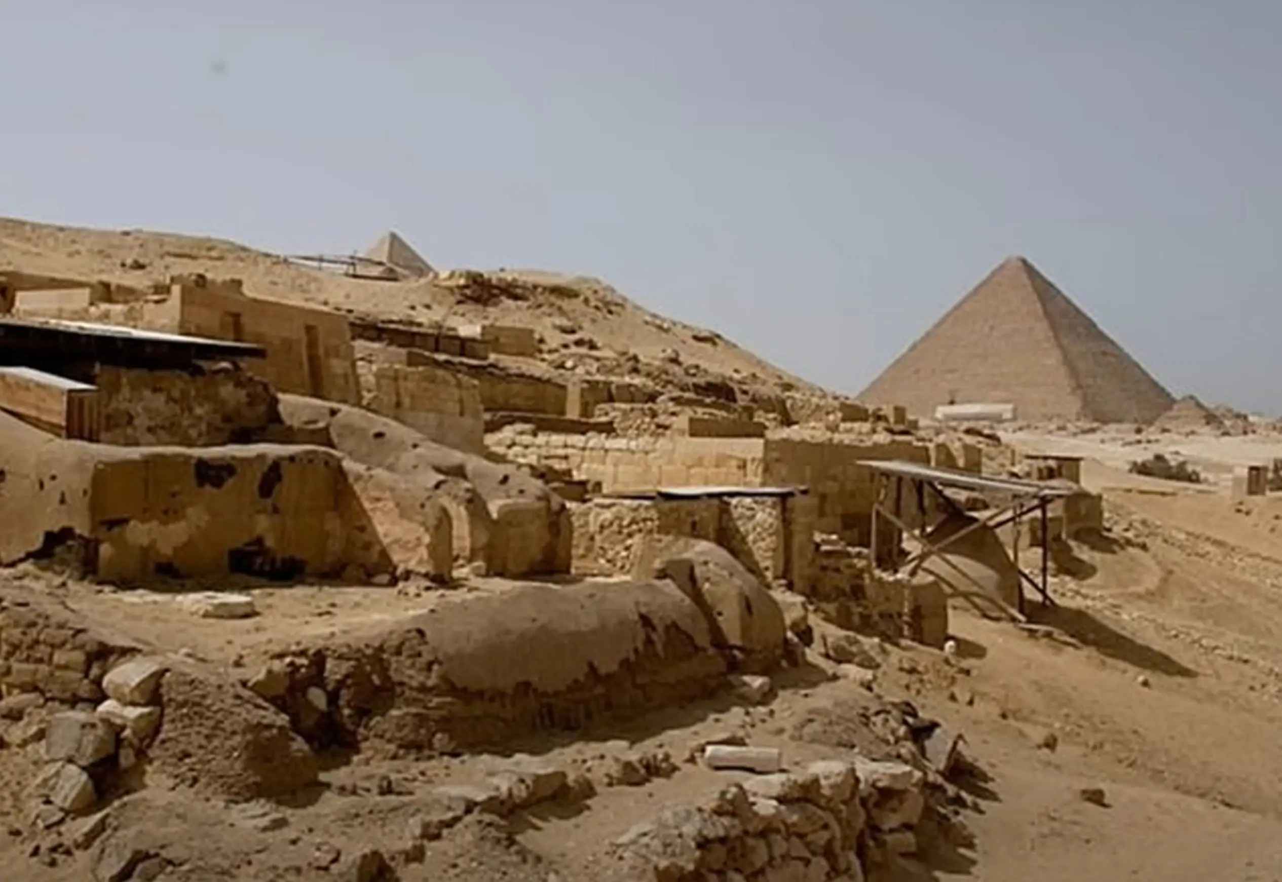 Tombs for the workers have been discovered. (YouTube/Matt Beall Limitless)