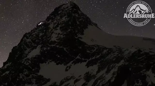 A webcam showed the couple's lights on the mountain (foto-webcam.eu)