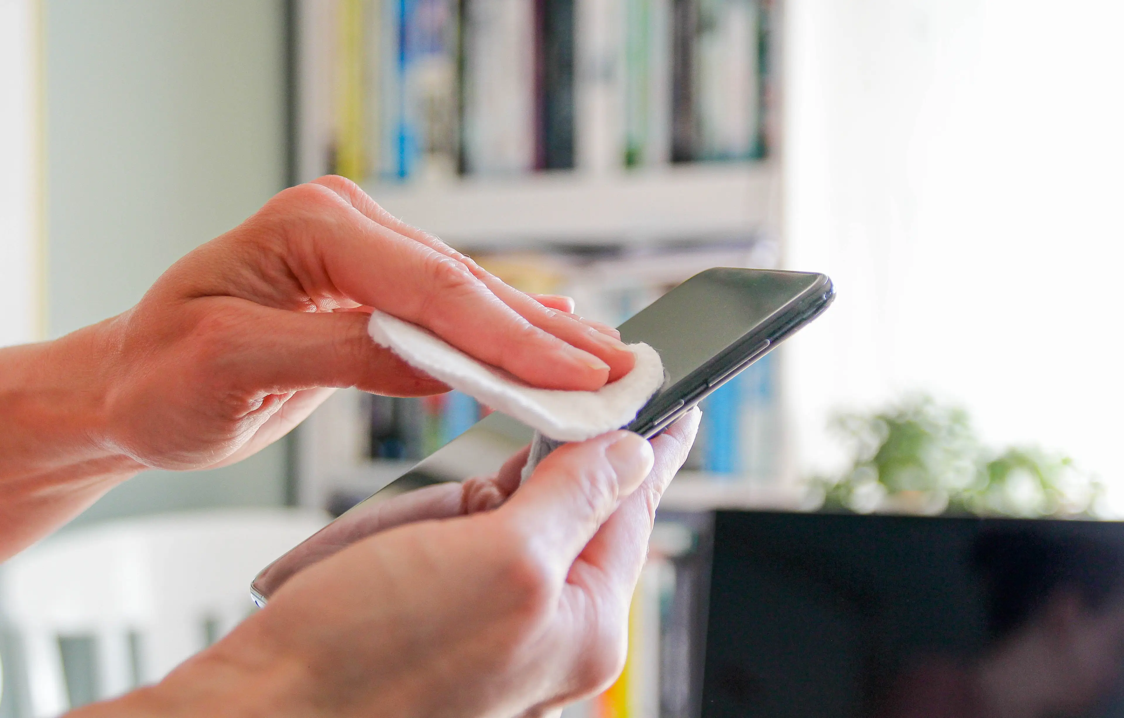 Users encouraged cleaning your device. ((Getty Stock)