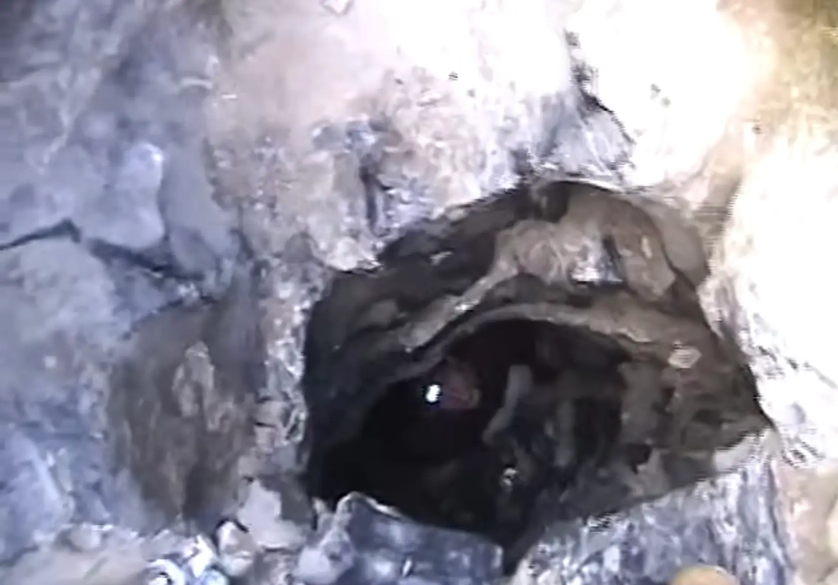 One caver pointed out how tight the entrance was (YouTube/CBG)