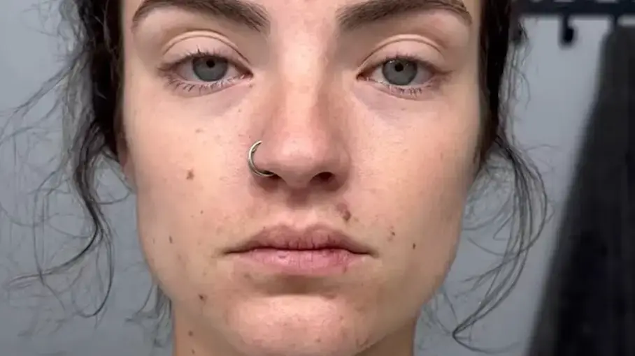 Woman shares before and after of going 30 days without drinking alcohol