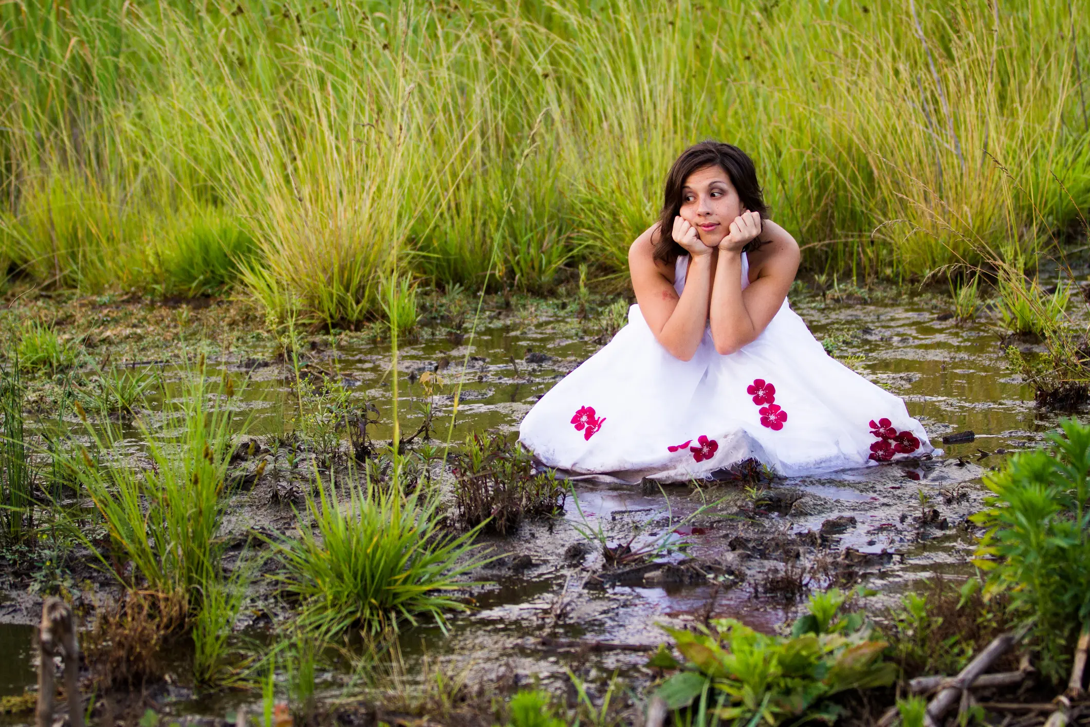 Trash the dress photoshoots can be pretty popular (Getty Stock)