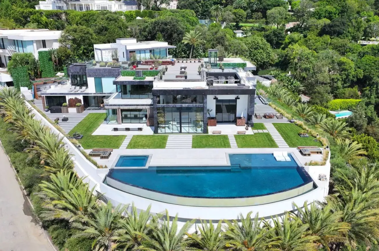 The 31-year-old has since been splashing the cash (Splash News)